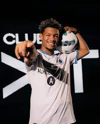 Shandre Campbell, né le 15 juillet 2005, est un footballeur sud-africain qui joue au poste d'ailier au Club Bruges KV.